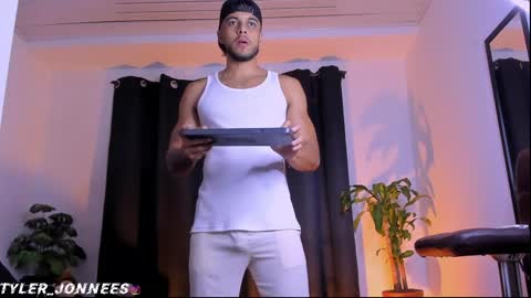 Snapshot of tyler_jonnes chatting on April 11, 2026, 12:26 am Tyler online show from April 11, 2026, 12:26 am