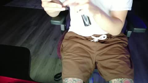 Snapshot of tylernextdoor chatting on May 19, 2026, 1:33 am Tyler online show from May 19, 2026, 1:33 am
