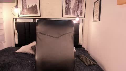       online show from October 25, 2025, 3:36 am