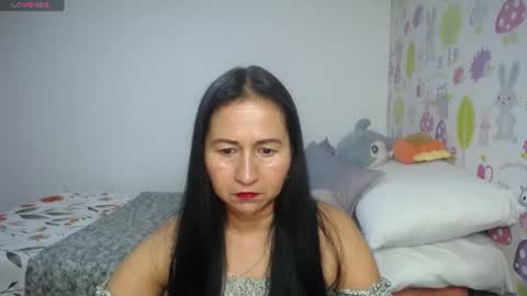 Snapshot of tyna_b chatting on July 12, 2026, 8:33 pm Tyna online show from July 12, 2026, 8:33 pm