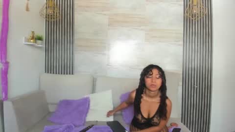 tyra_pettite online show from June 17, 2026, 7:15 pm
