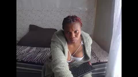 Snapshot of tyratrixie chatting on May 6, 2026, 9:25 am tyratrixie online show from May 6, 2026, 9:25 am