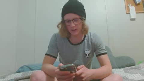 Snapshot of tyyyler93 chatting on March 4, 2025, 3:22 am TylerAlternative online show from March 4, 2025, 3:22 am