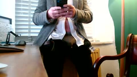 ukclive online show from October 10, 2025, 10:14 am