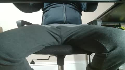 ukguynxtdr online show from December 4, 2025, 9:56 pm