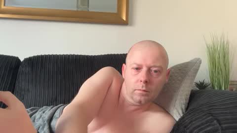 ukmatty3 online show from April 19, 2026, 10:14 am