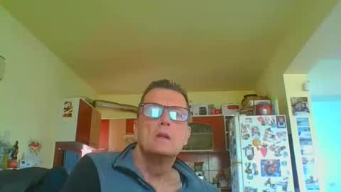 ulmeni4 online show from April 11, 2026, 9:57 am