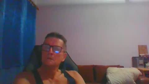 ulmeni7 online show from November 17, 2025, 7:41 pm