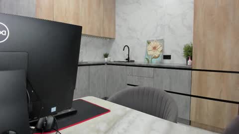 Melena online show from November 28, 2025, 12:35 am