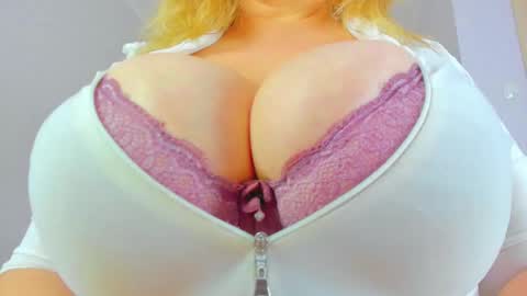 umnizza7777 online show from February 13, 2026, 9:38 am