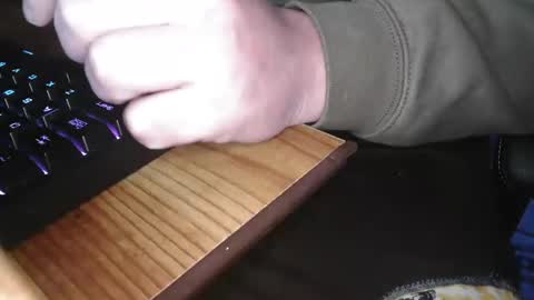 Six online show from April 2, 2026, 3:48 am