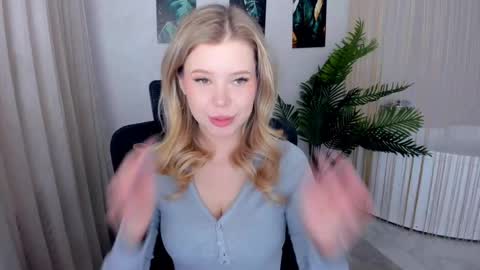 Snapshot of unforgettablalice chatting on April 22, 2026, 8:43 pm Alice online show from April 22, 2026, 8:43 pm