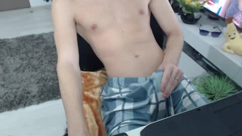 uniqueboy22 online show from April 6, 2026, 5:36 pm
