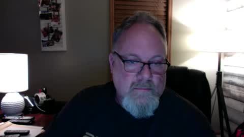 Snapshot of up2later chatting on December 15, 2024, 4:29 am up2later online show from December 15, 2024, 4:29 am