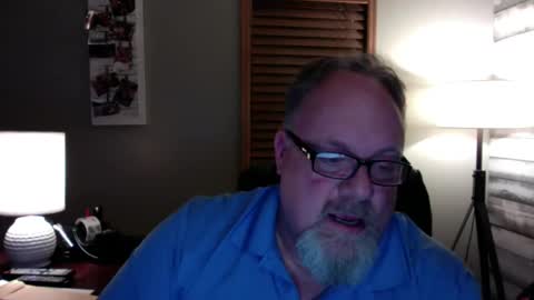 Snapshot of up2later chatting on December 18, 2024, 5:04 am up2later online show from December 18, 2024, 5:04 am