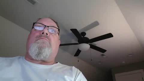 Snapshot of up2later chatting on January 24, 2025, 4:27 am up2later online show from January 24, 2025, 4:27 am