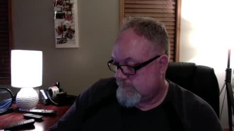 Snapshot of up2later chatting on February 5, 2025, 5:41 am up2later online show from February 5, 2025, 5:41 am