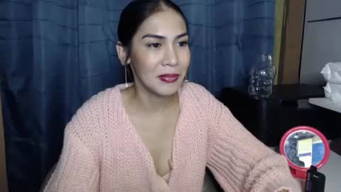 ItsUrsElla online show from December 17, 2024, 9:49 pm