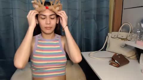 ItsUrsElla online show from December 25, 2024, 7:35 am