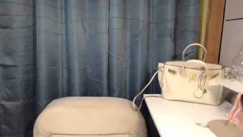 ItsUrsElla online show from December 30, 2024, 2:51 pm