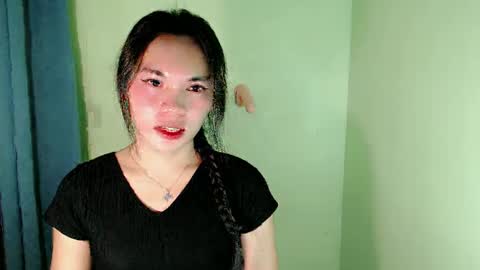 Snapshot of ur_innocent_girlx chatting on March 1, 2025, 8:02 am QUEENSY online show from March 1, 2025, 8:02 am