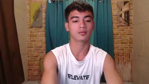ur_naughtyboy_raphael online show from September 20, 2025, 9:43 am