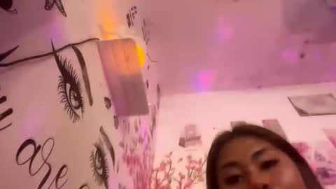 Snapshot of ur_ultimatedreamgirlxoxo chatting on February 24, 2026, 10:30 pm HelloIm Girly online show from February 24, 2026, 10:30 pm