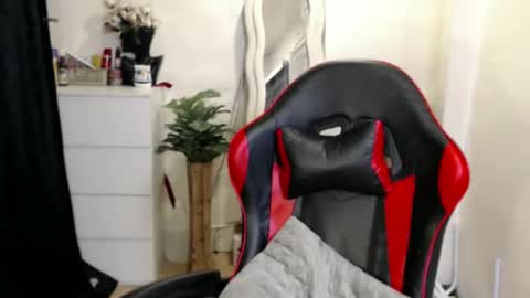 Snapshot of urasaintwink chatting on April 12, 2026, 11:04 am Bran online show from April 12, 2026, 11:04 am