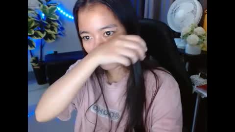 Snapshot of urasian_bella23 chatting on December 4, 2024, 1:14 am urasian_bella23 online show from December 4, 2024, 1:14 am