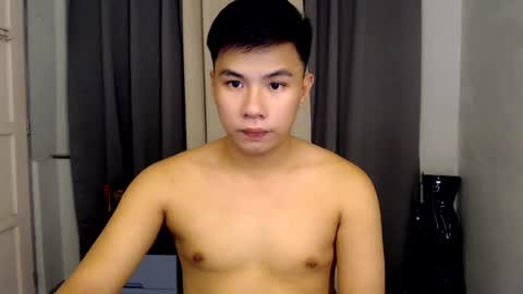 Snapshot of urasian_hardcockxx chatting on February 18, 2025, 7:43 am milly online show from February 18, 2025, 7:43 am