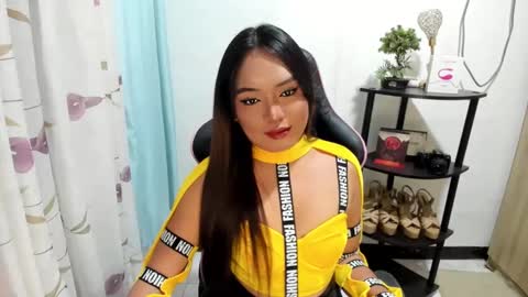 Snapshot of urasian_ivana_alawi chatting on February 19, 2025, 8:41 pm IVANA and ALEXIA online show from February 19, 2025, 8:41 pm