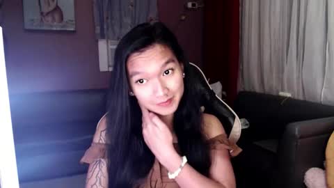 NEWRA  ALLISON online show from October 16, 2025, 6:42 pm