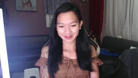 NEWRA  ALLISON online show from October 18, 2025, 8:09 pm