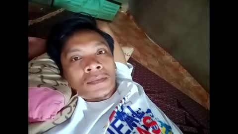 Snapshot of urasiandreamboyx chatting on September 22, 2025, 1:40 am John online show from September 22, 2025, 1:40 am