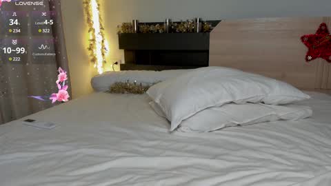 Snapshot of urblonde001 chatting on December 23, 2024, 4:22 am Ksenia Pterson online show from December 23, 2024, 4:22 am
