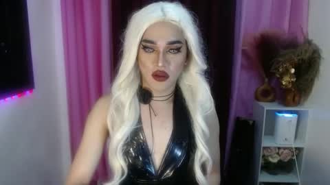 KENDALL online show from November 3, 2025, 6:09 pm