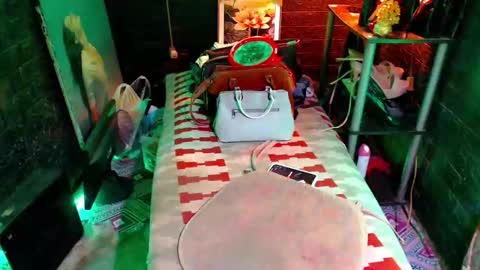 queen norelle online show from April 18, 2026, 6:01 pm