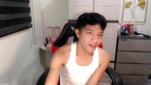 Snapshot of urhotethanxx chatting on May 16, 2026, 12:51 am Ethan online show from May 16, 2026, 12:51 am