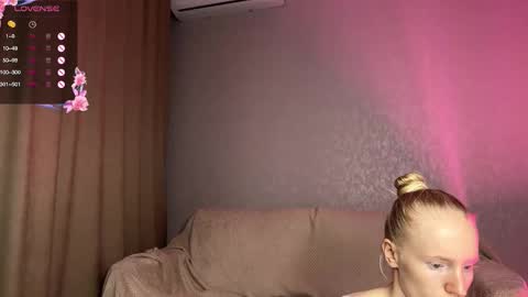 ElizabethLizy online show from October 14, 2025, 7:03 pm