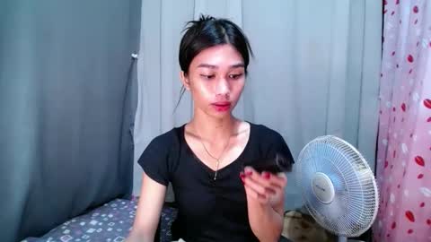 urloverjasmine_xx online show from May 15, 2026, 11:23 pm
