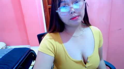 Snapshot of urnaughtyfilipina chatting on December 27, 2024, 8:28 pm ask me online show from December 27, 2024, 8:28 pm