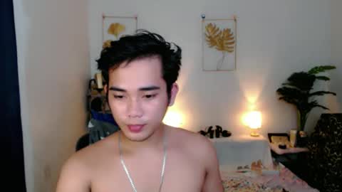urpinoy_cummer online show from November 12, 2025, 2:17 pm