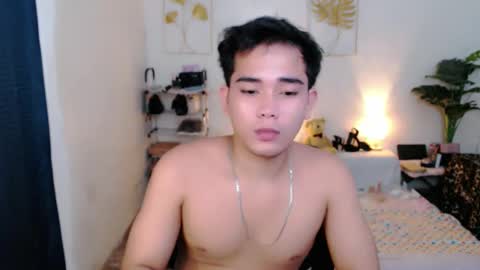 urpinoy_cummer online show from November 19, 2025, 2:06 pm