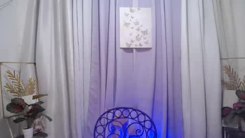 JUST CALL ME LLANA online show from November 4, 2025, 1:54 pm