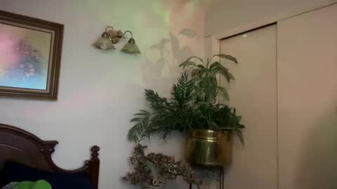 Snapshot of ursw33taddiction chatting on January 28, 2025, 1:05 pm Sasha online show from January 28, 2025, 1:05 pm