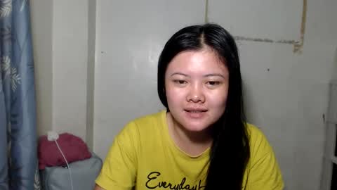 ursweet_lynie online show from May 12, 2026, 7:27 am