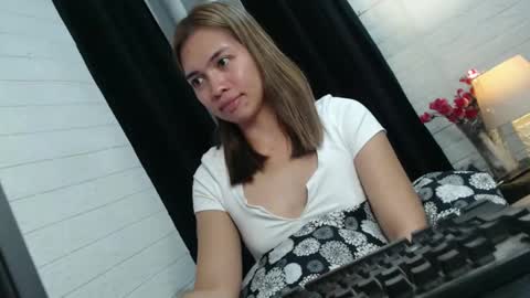 ursweetgirlthea online show from April 10, 2026, 6:01 pm