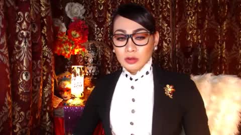 Snapshot of urtimelessbeauty chatting on December 11, 2024, 8:50 pm Merca online show from December 11, 2024, 8:50 pm