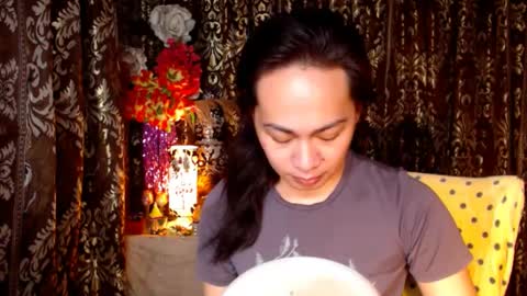 Snapshot of urtimelessbeauty chatting on February 9, 2025, 9:06 pm Merca online show from February 9, 2025, 9:06 pm