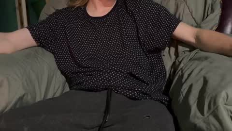 Snapshot of user__null chatting on November 2, 2025, 6:54 pm user__null online show from November 2, 2025, 6:54 pm